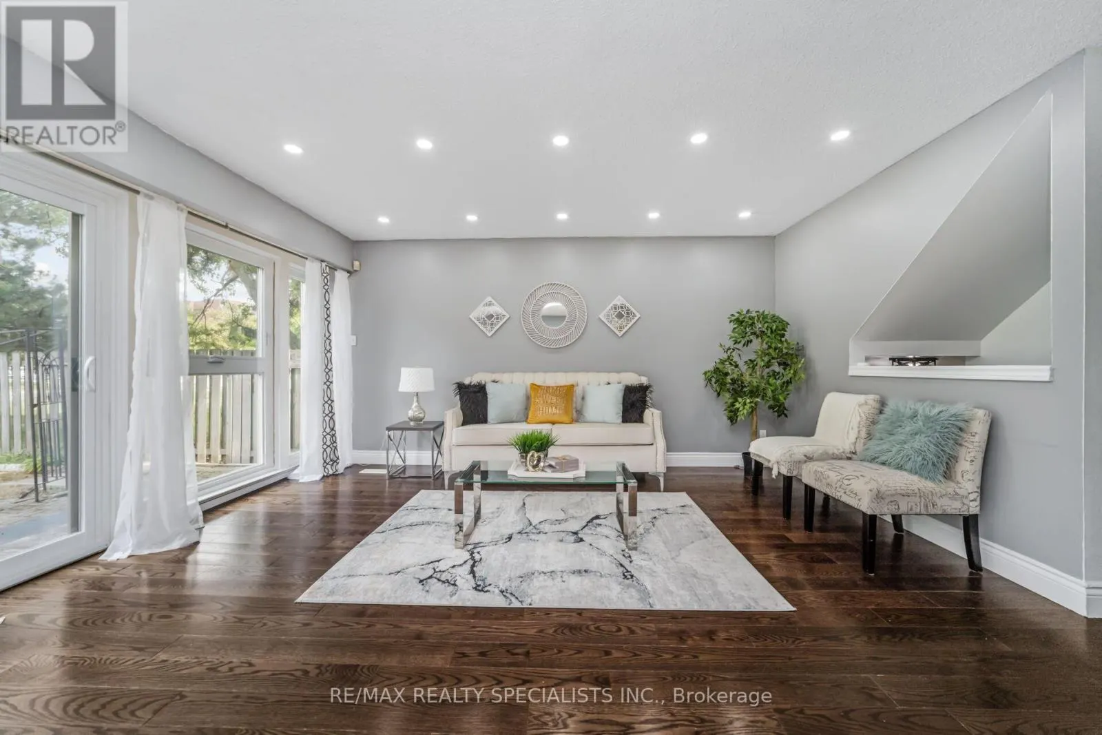 32 - 2881 WINDWOOD DRIVE