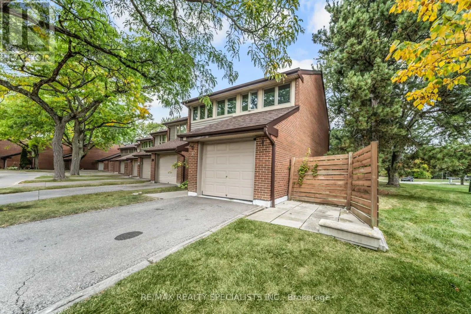 32 - 2881 WINDWOOD DRIVE