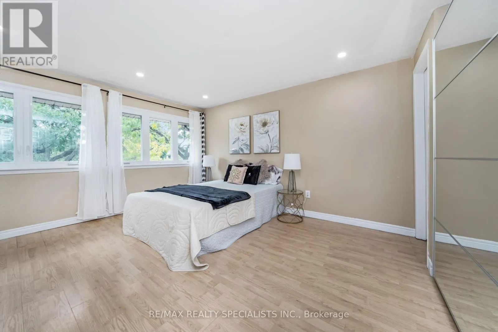 32 - 2881 WINDWOOD DRIVE