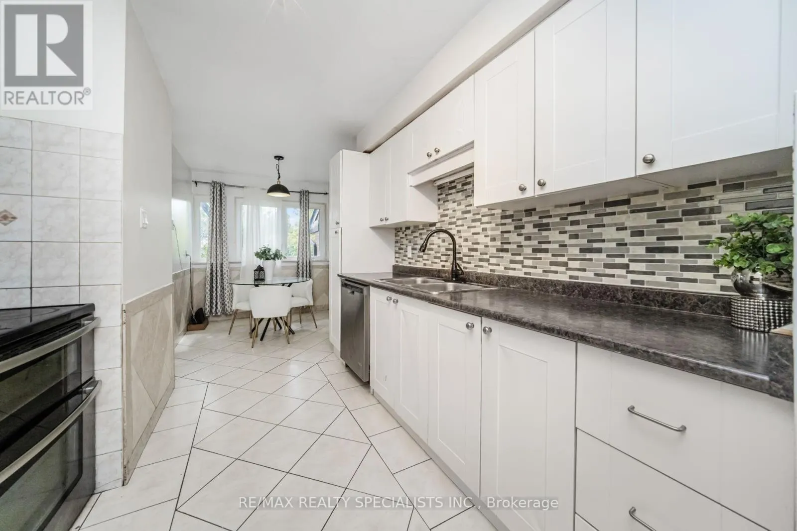 32 - 2881 WINDWOOD DRIVE