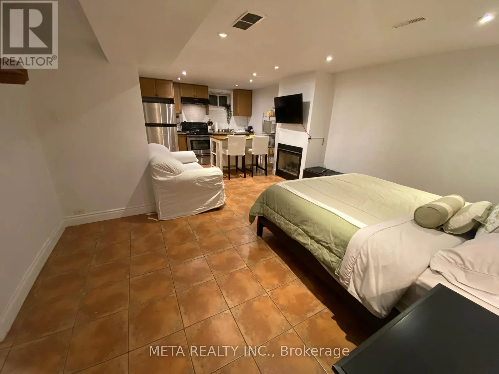 (BACHELOR BASEMENT APT) - 1150 JAMESWAY BOULEVARD