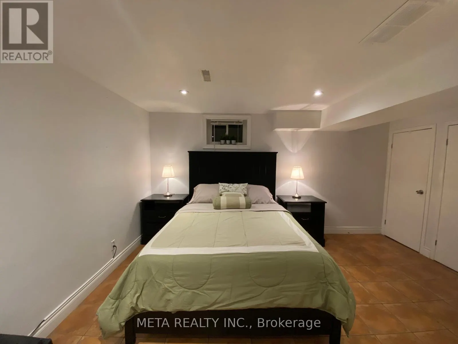 (BACHELOR BASEMENT APT) - 1150 JAMESWAY BOULEVARD