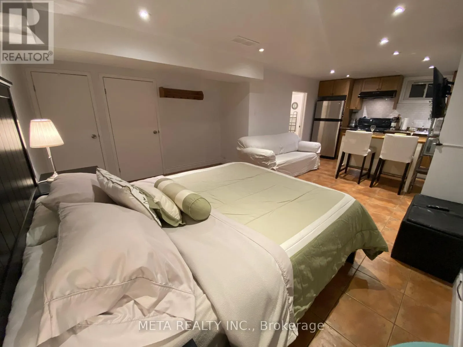 (BACHELOR BASEMENT APT) - 1150 JAMESWAY BOULEVARD