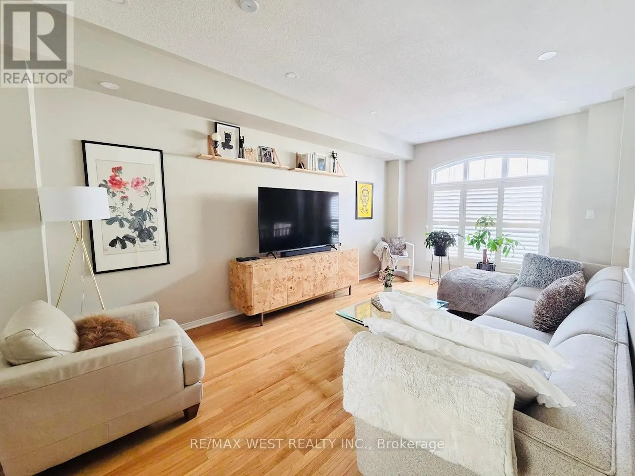 ROOM - 7208 TRIUMPH LANE