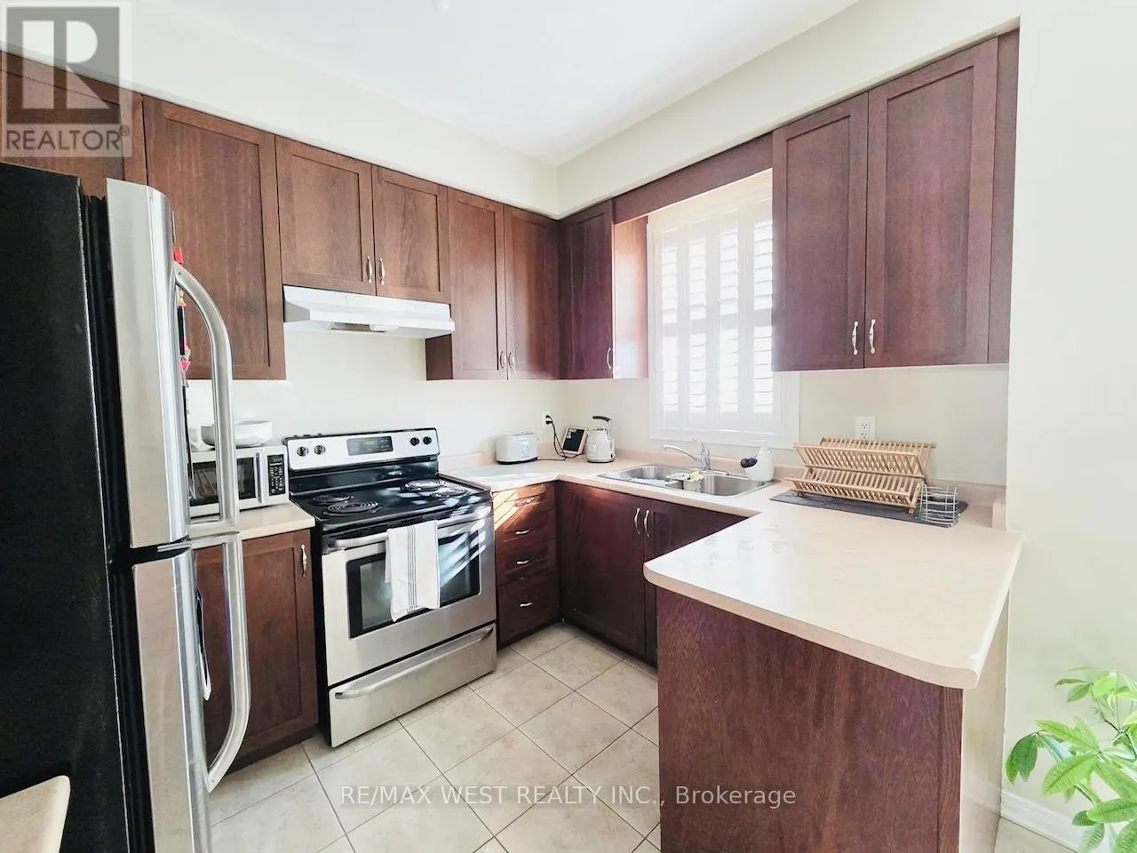 ROOM - 7208 TRIUMPH LANE