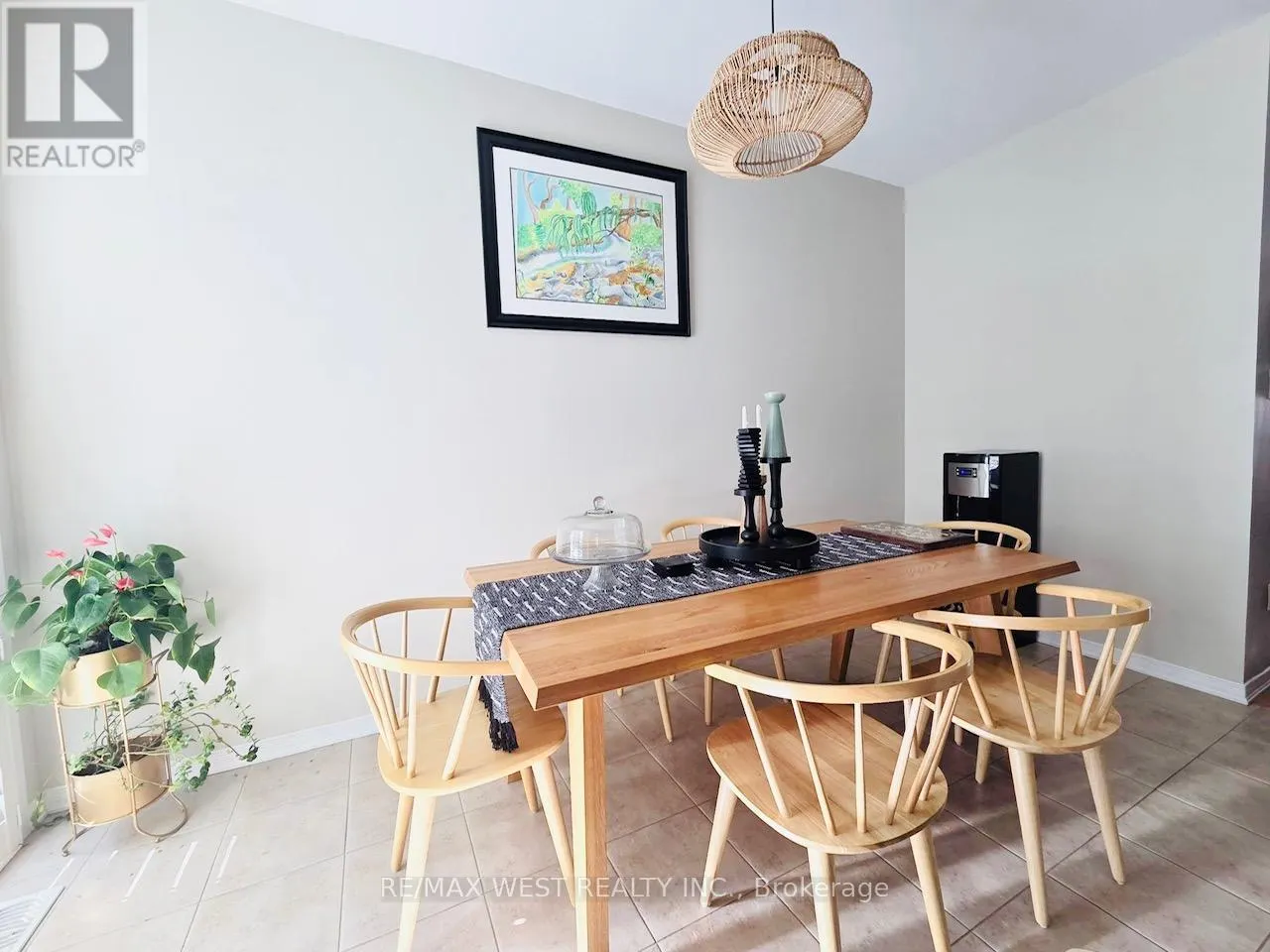 ROOM - 7208 TRIUMPH LANE