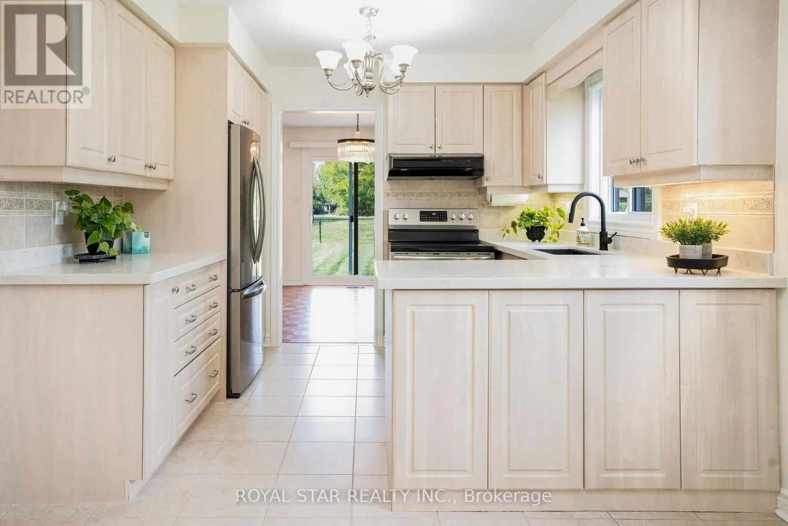 42 KINGKNOLL DRIVE
