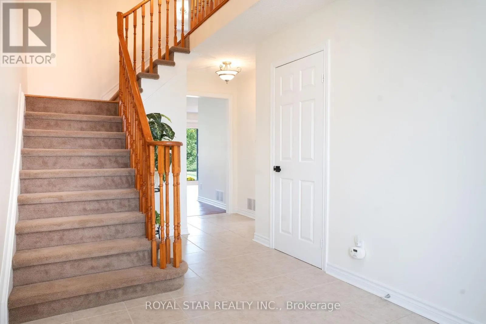42 KINGKNOLL DRIVE