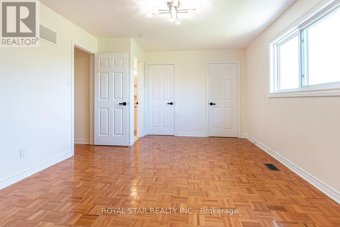 42 KINGKNOLL DRIVE