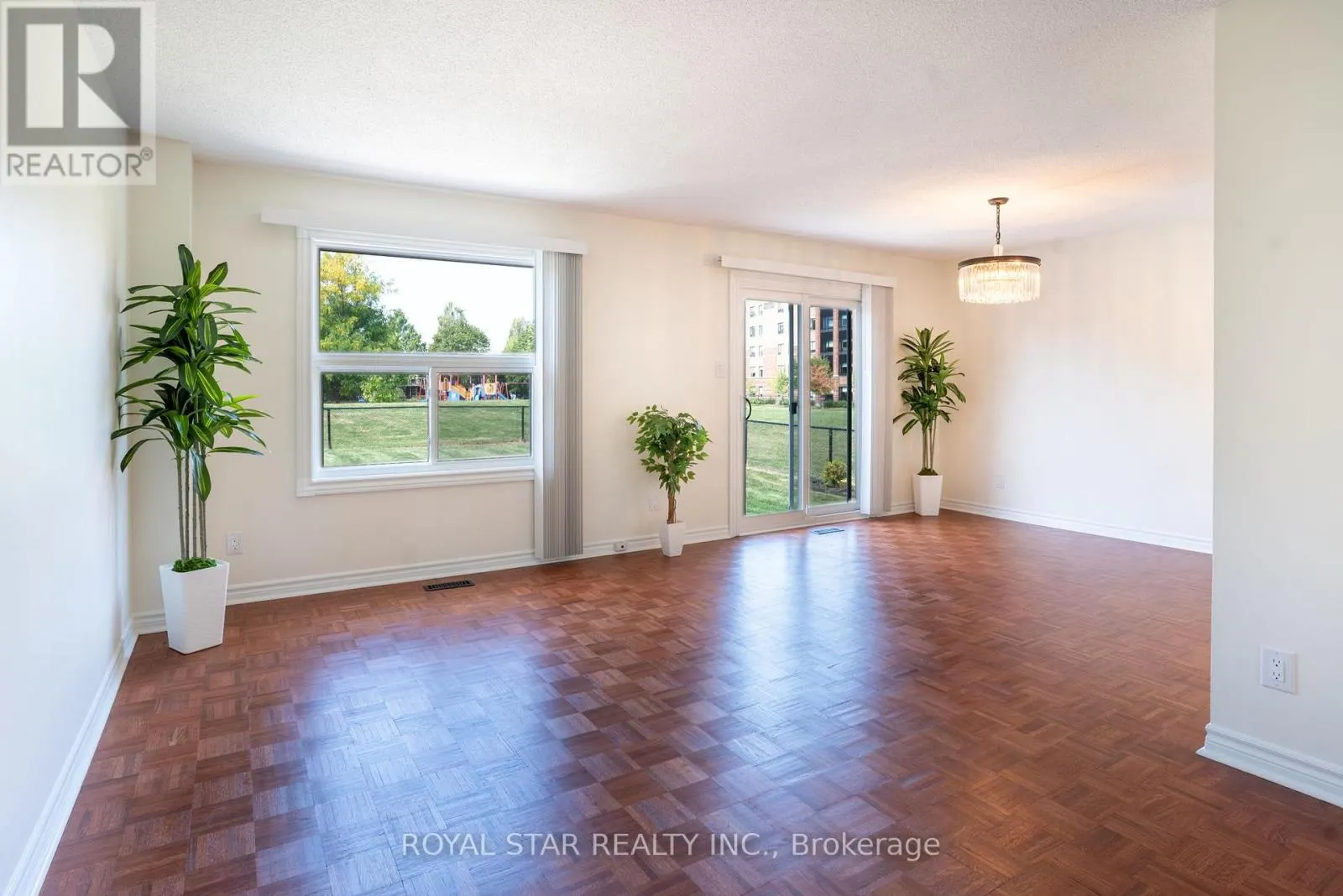 42 KINGKNOLL DRIVE