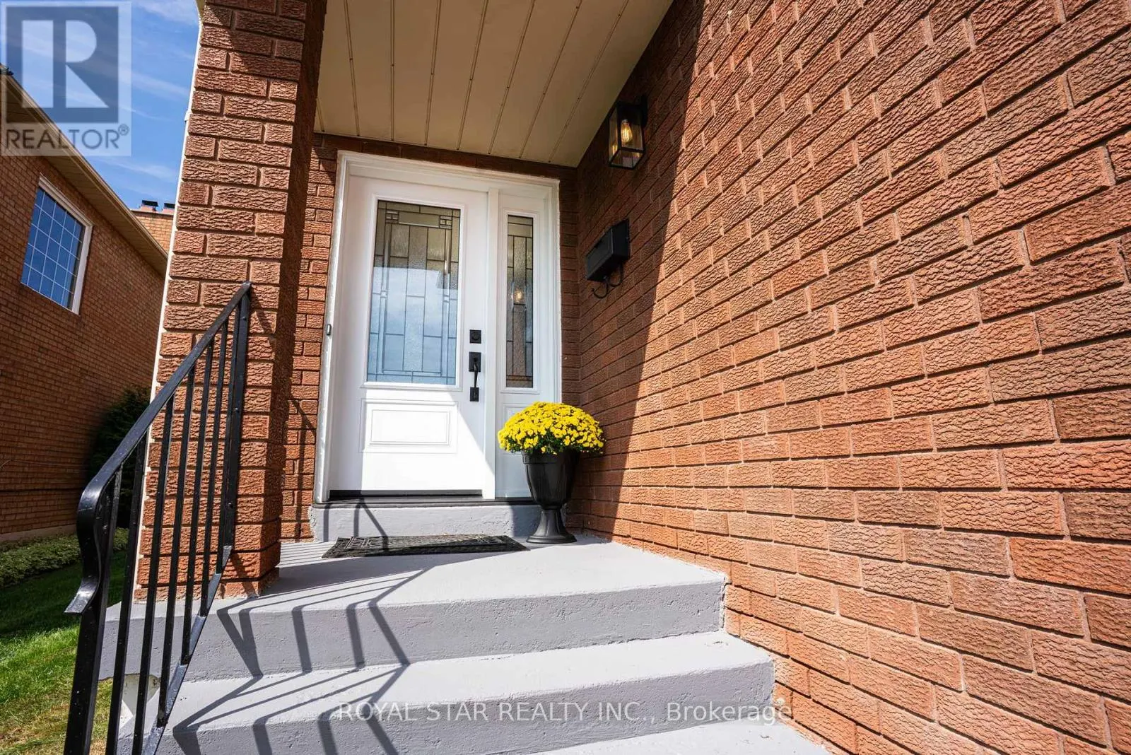 42 KINGKNOLL DRIVE