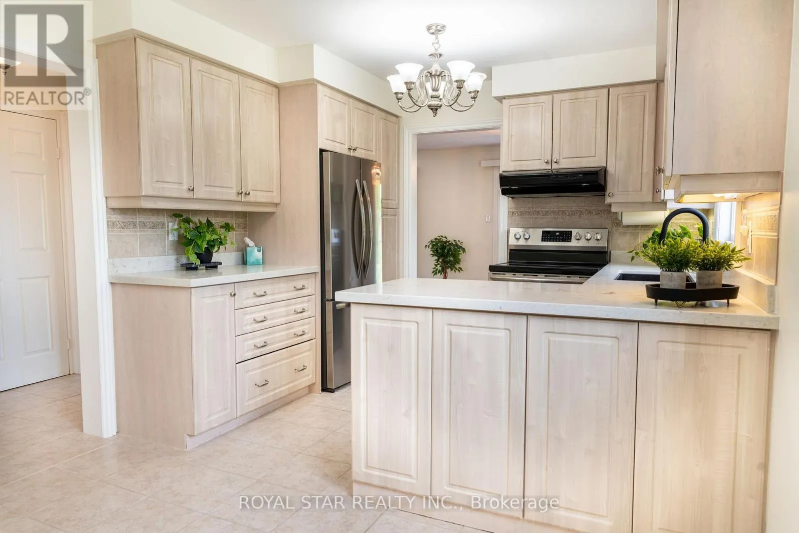 42 KINGKNOLL DRIVE