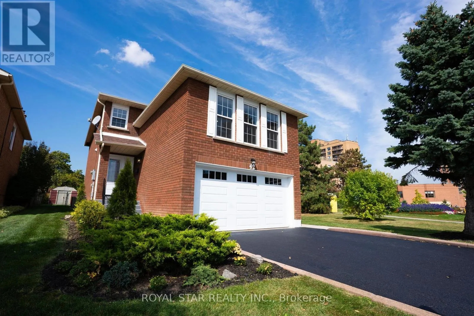 42 KINGKNOLL DRIVE