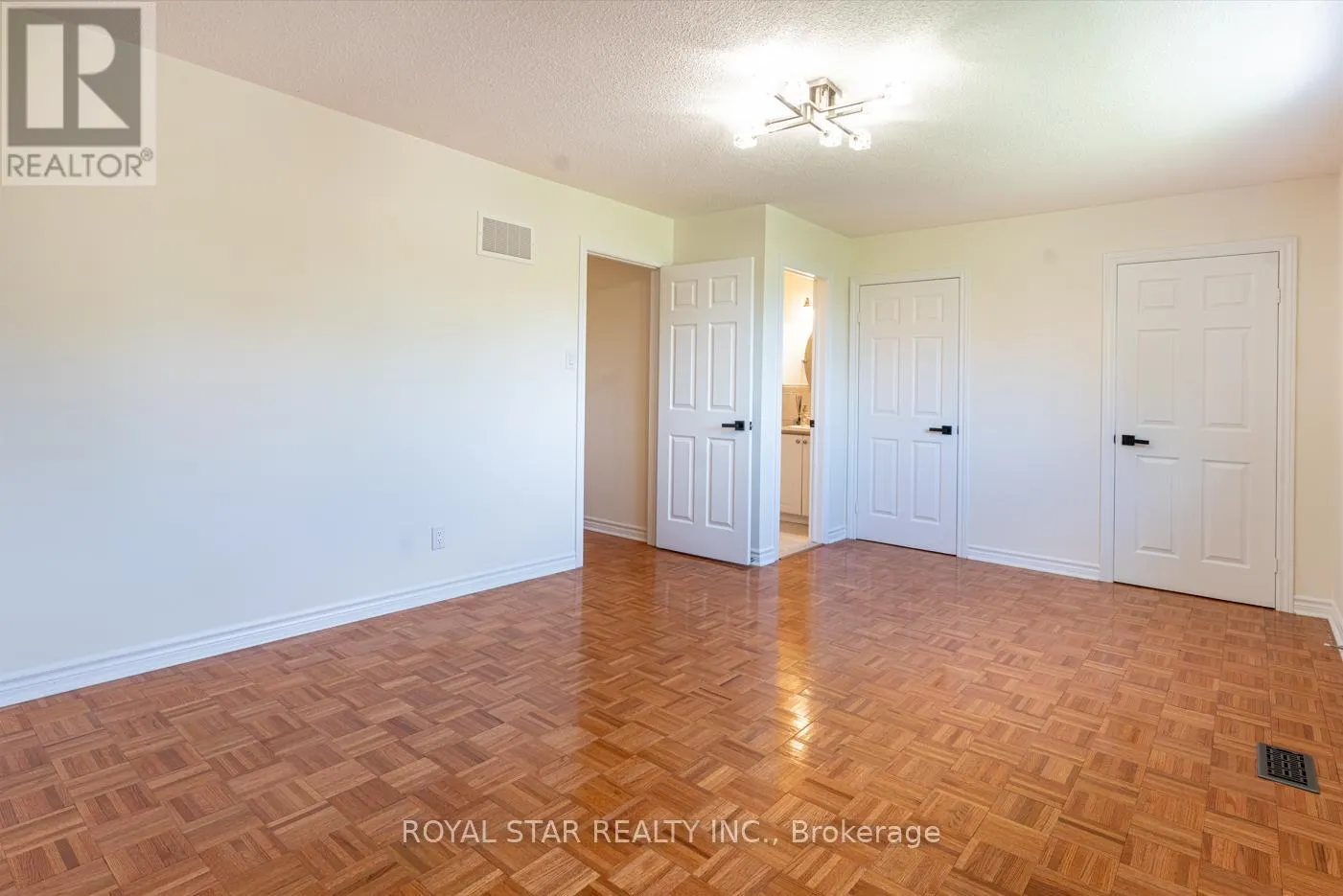 42 KINGKNOLL DRIVE