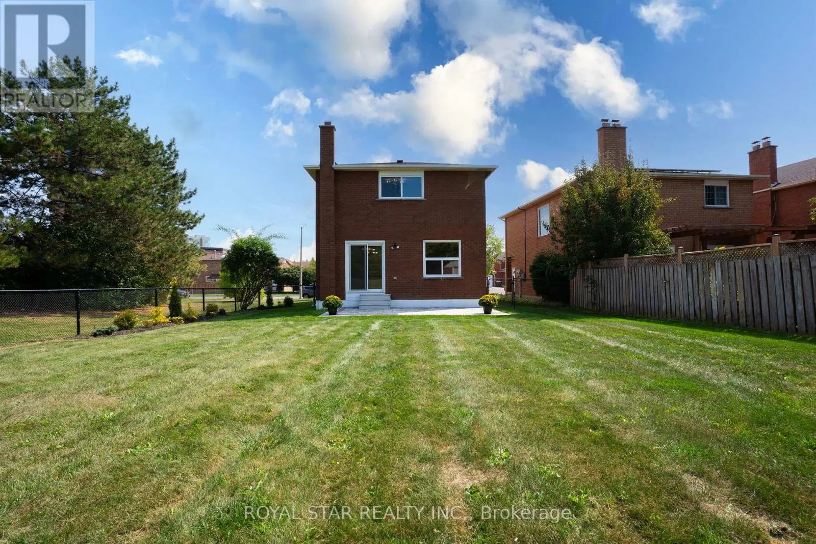 42 KINGKNOLL DRIVE