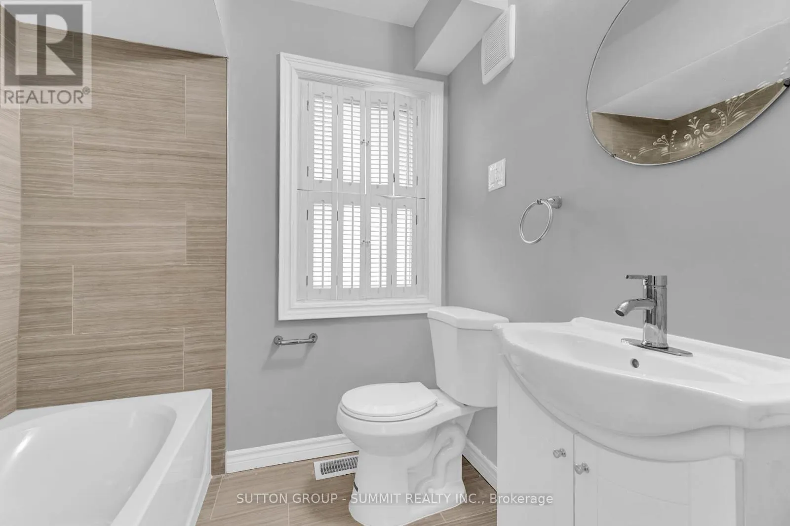 (HOUSE) - 17 BEN MACHREE DRIVE
