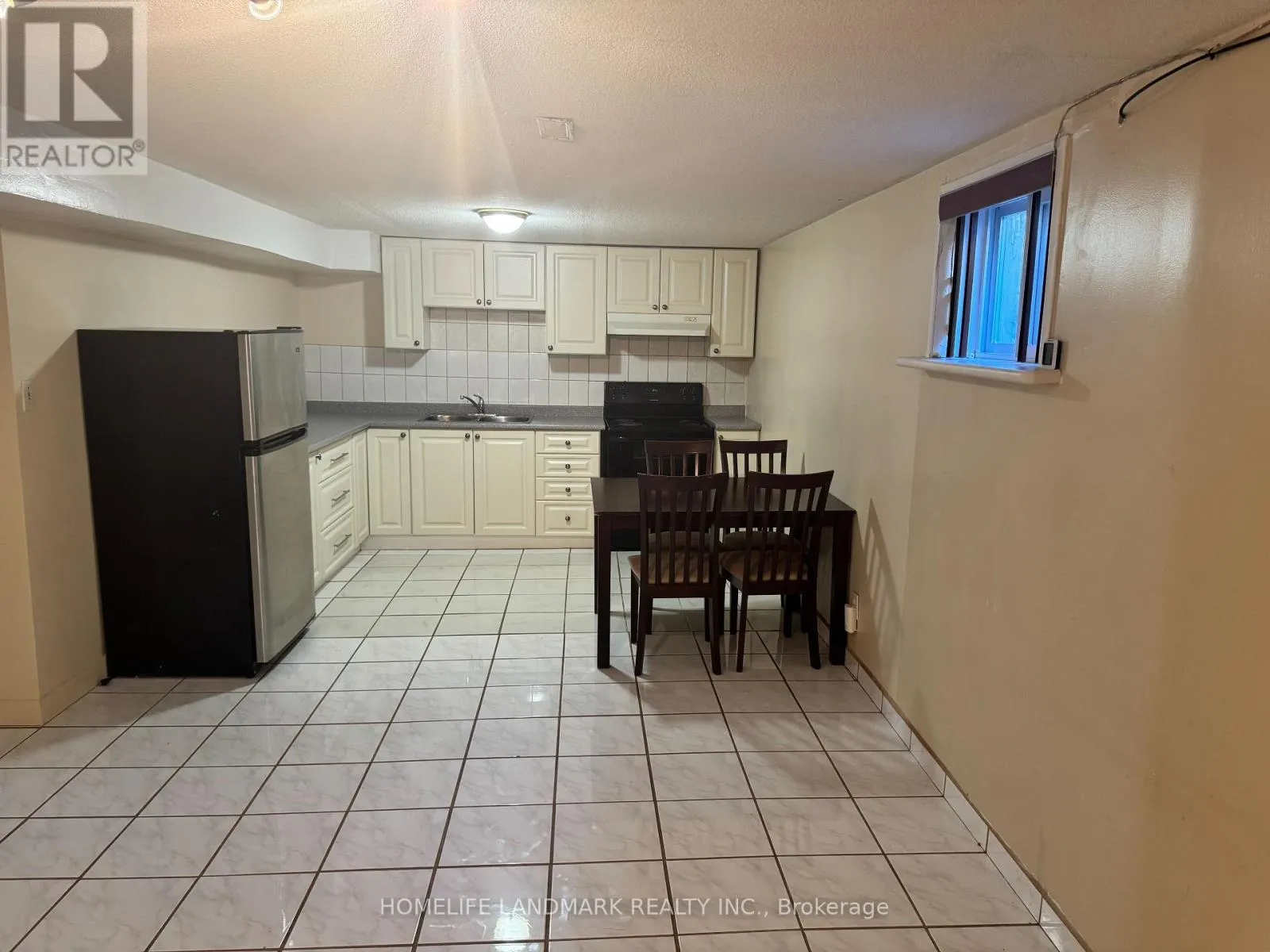 184 FOLKSTONE CRESCENT