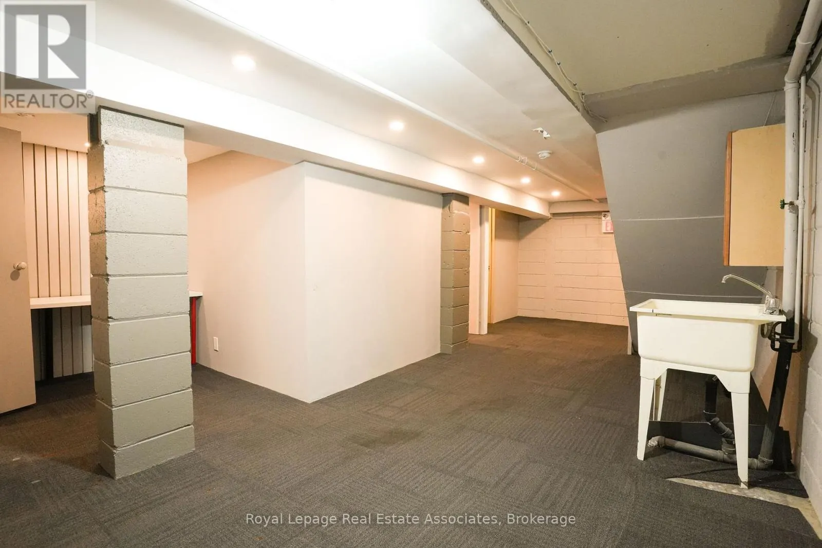 404 ROYAL YORK ROAD