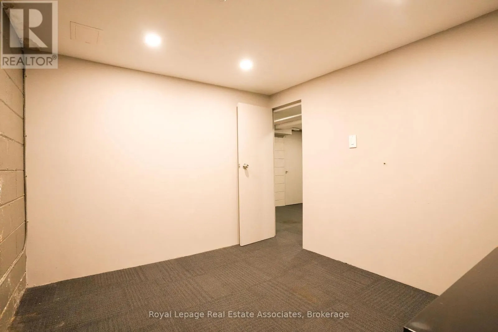 404 ROYAL YORK ROAD
