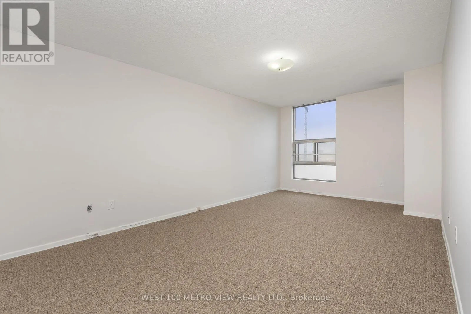 908 - 15 KENSINGTON ROAD