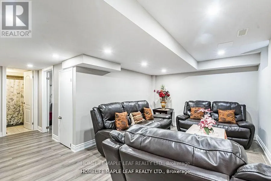 34 JOLANA CRESCENT