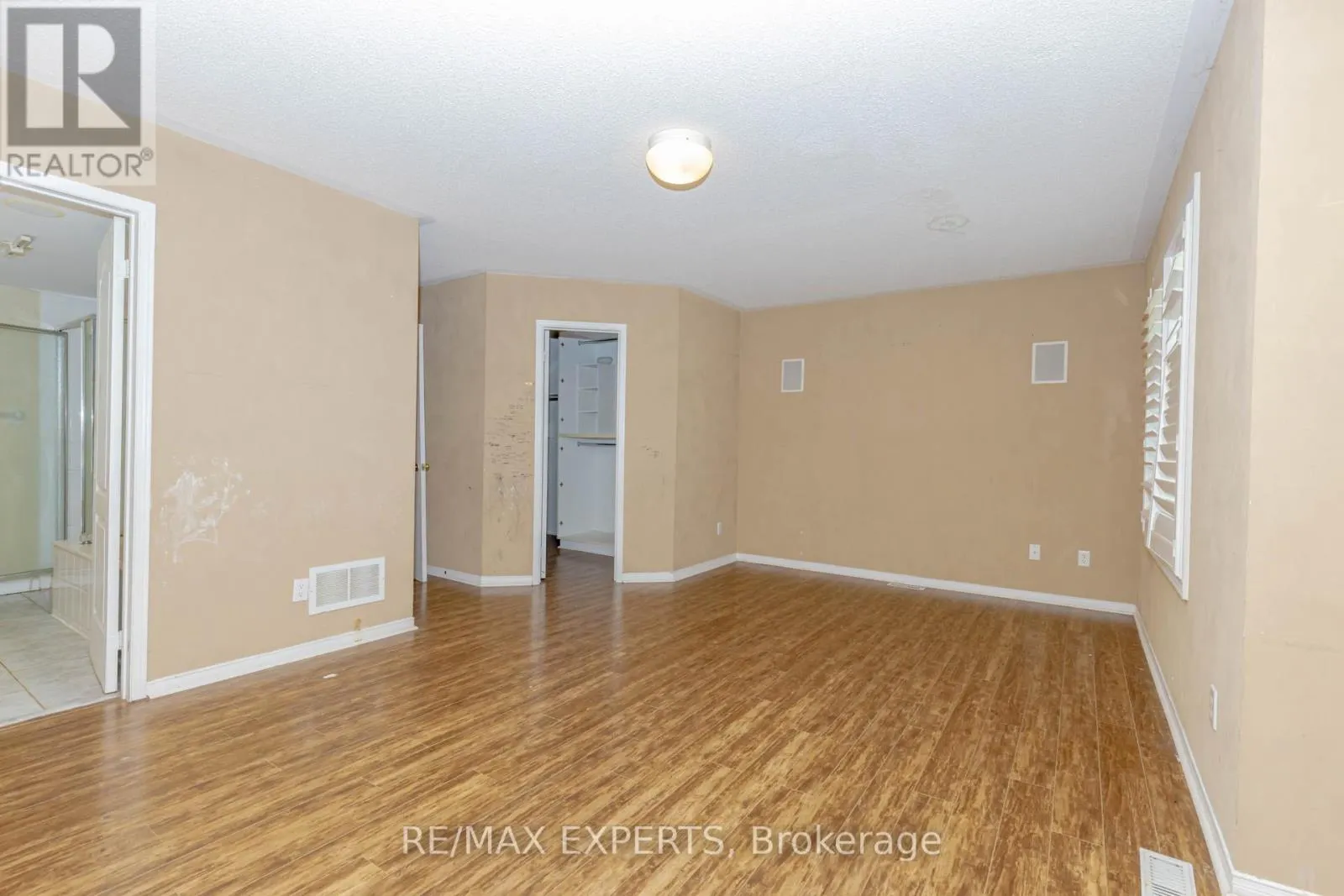 17B - 1084 QUEEN STREET W