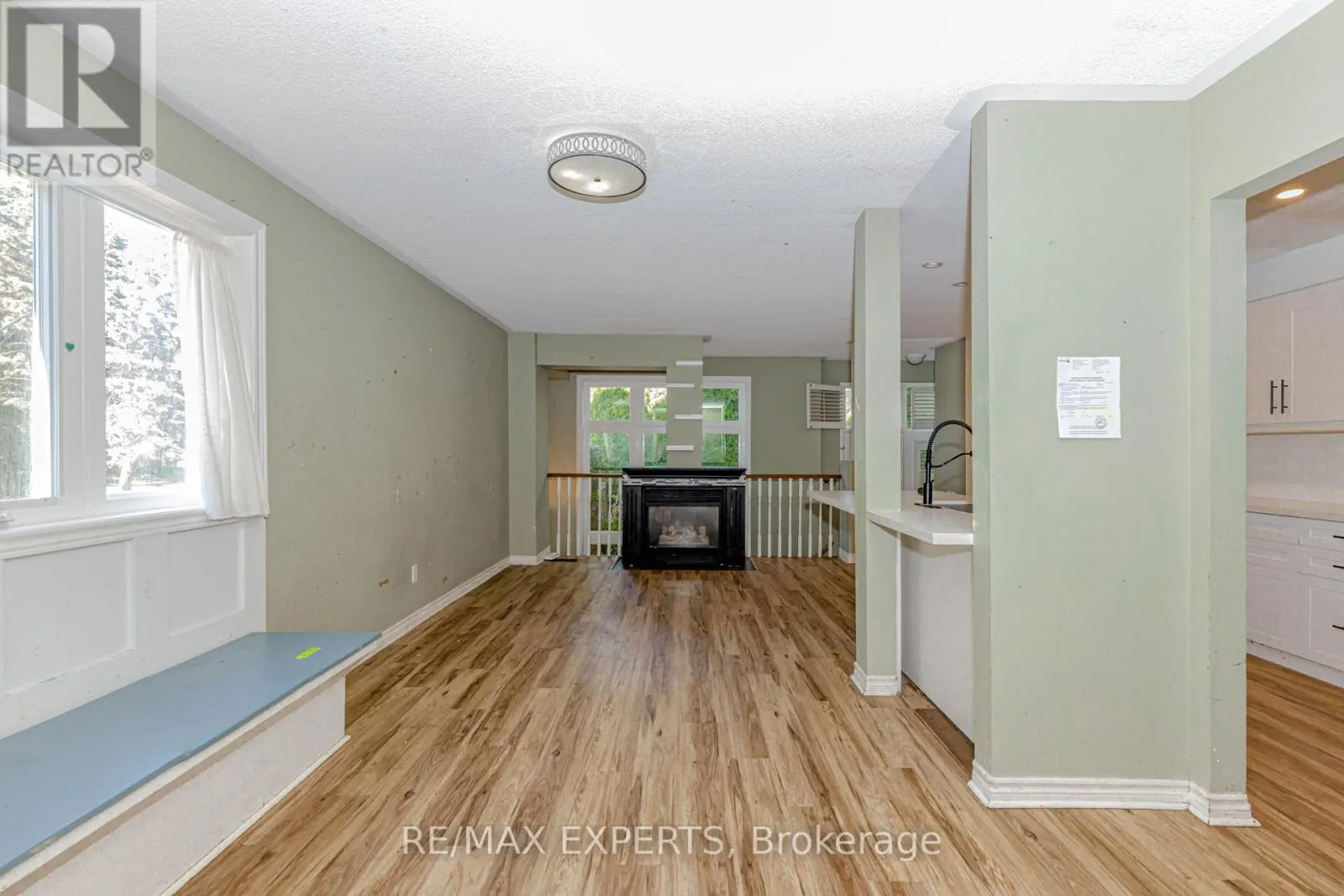 17B - 1084 QUEEN STREET W