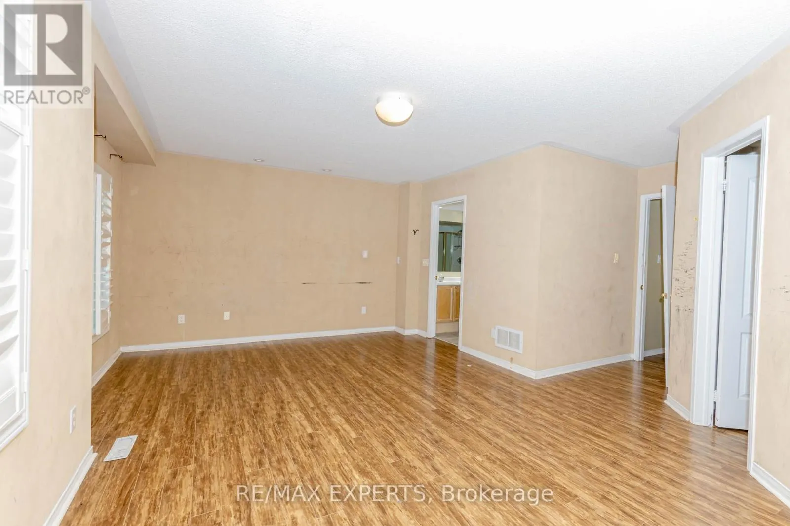 17B - 1084 QUEEN STREET W