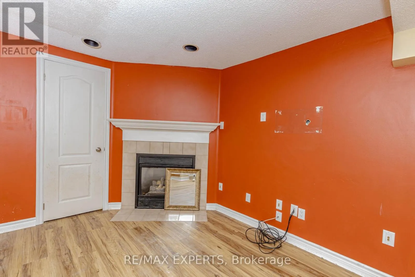 17B - 1084 QUEEN STREET W