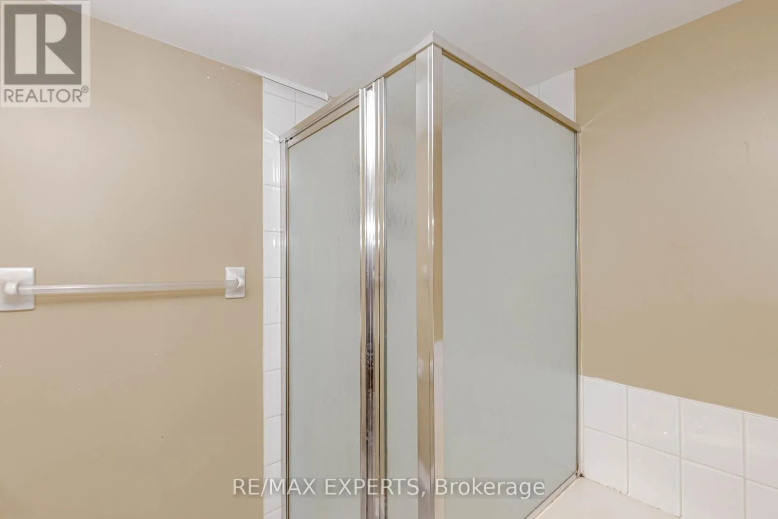 17B - 1084 QUEEN STREET W