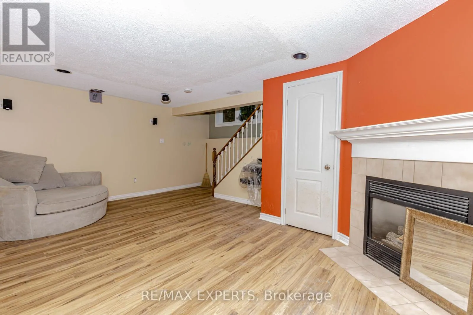 17B - 1084 QUEEN STREET W