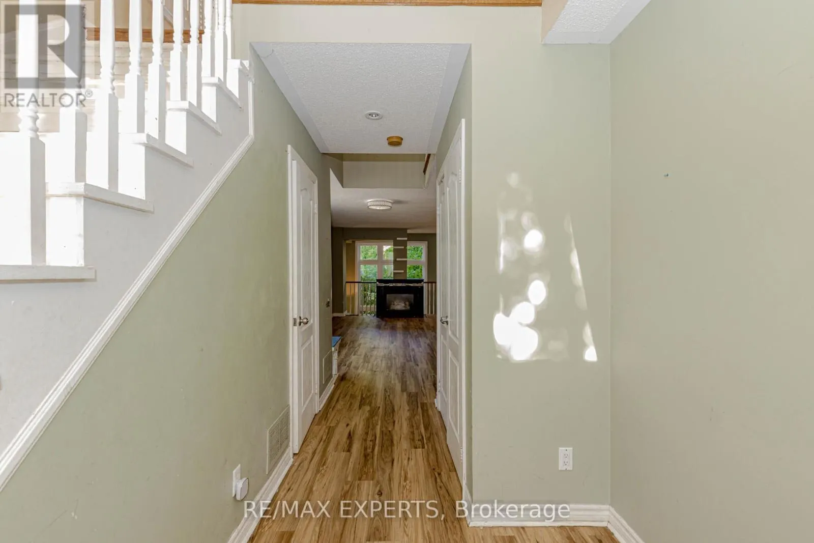 17B - 1084 QUEEN STREET W