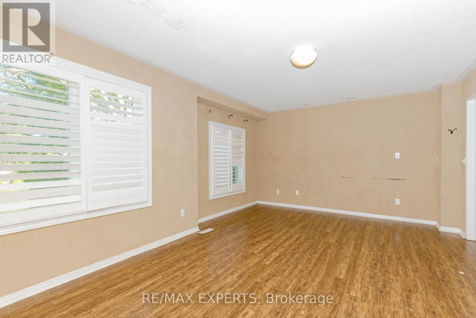 17B - 1084 QUEEN STREET W