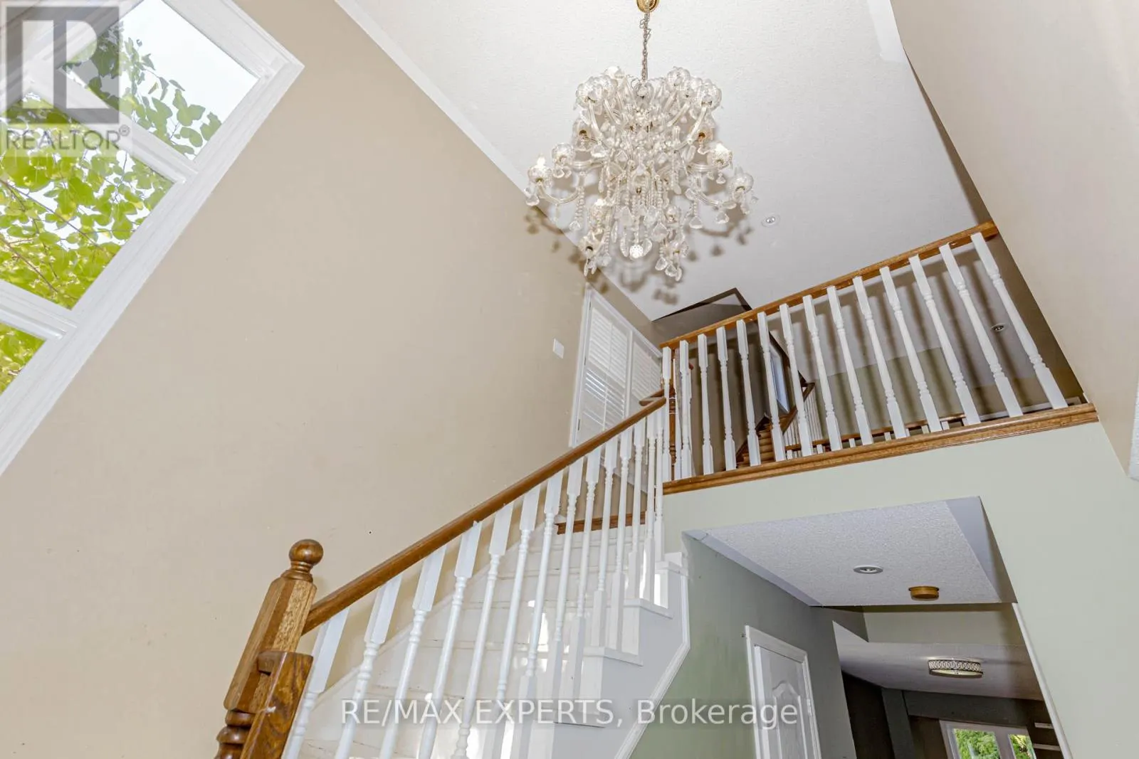 17B - 1084 QUEEN STREET W