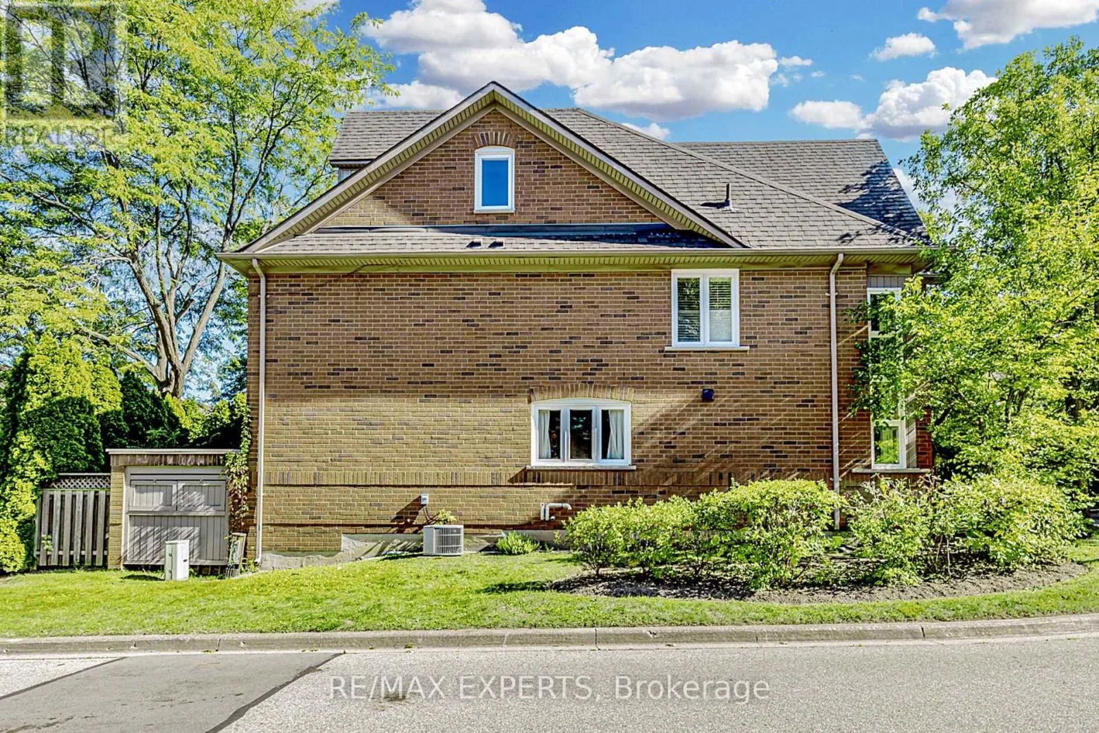 17B - 1084 QUEEN STREET W