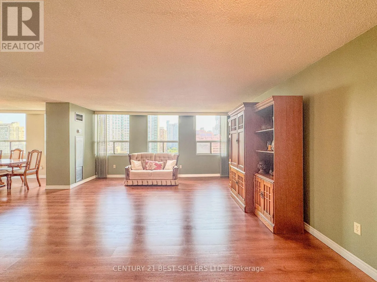 1803 - 3650 KANEFF CRESCENT