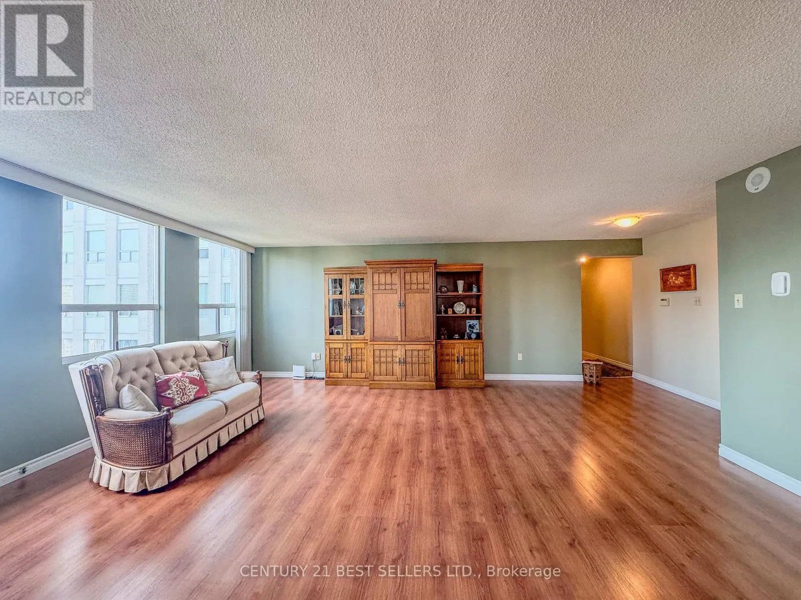 1803 - 3650 KANEFF CRESCENT