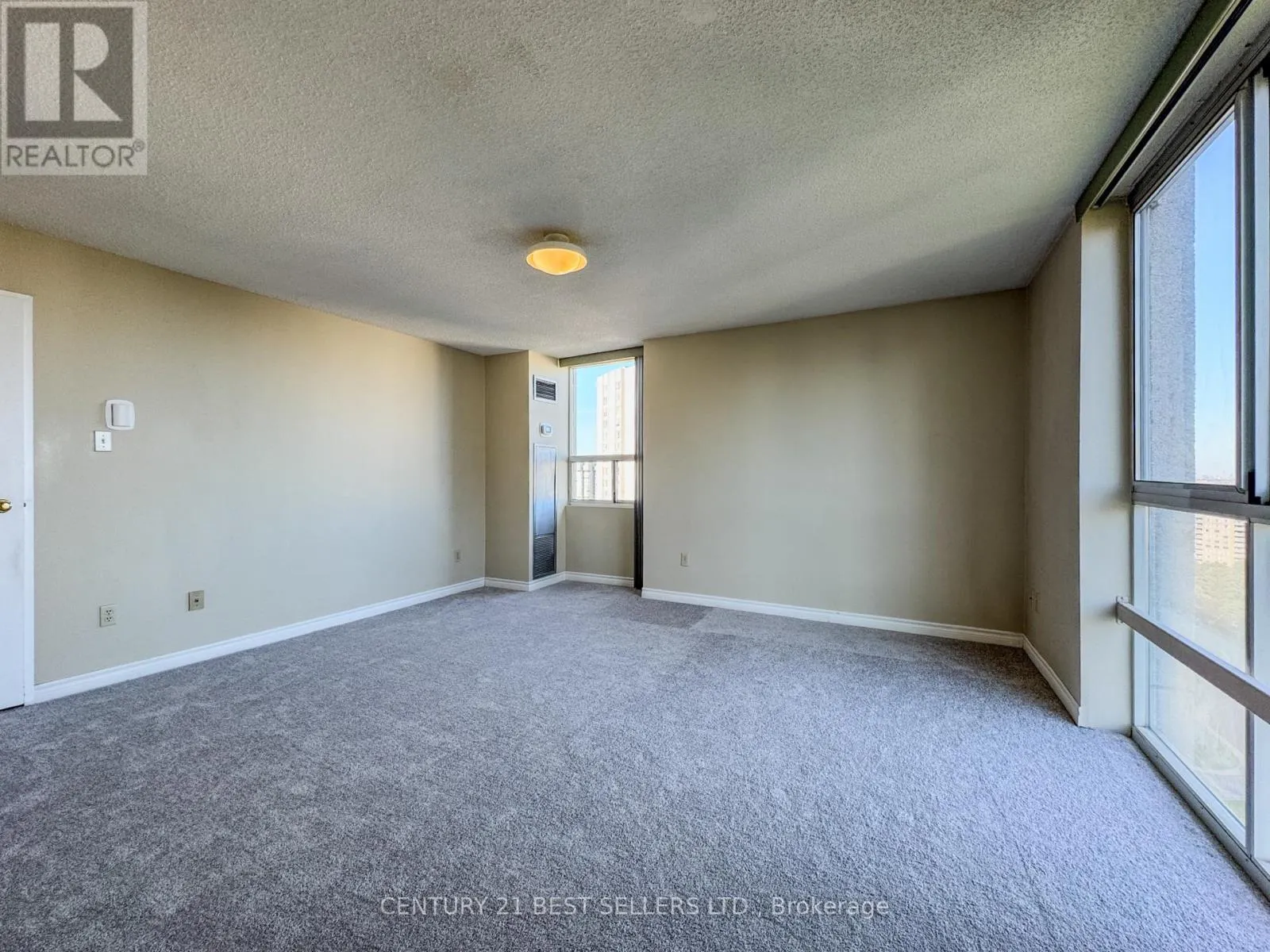 1803 - 3650 KANEFF CRESCENT