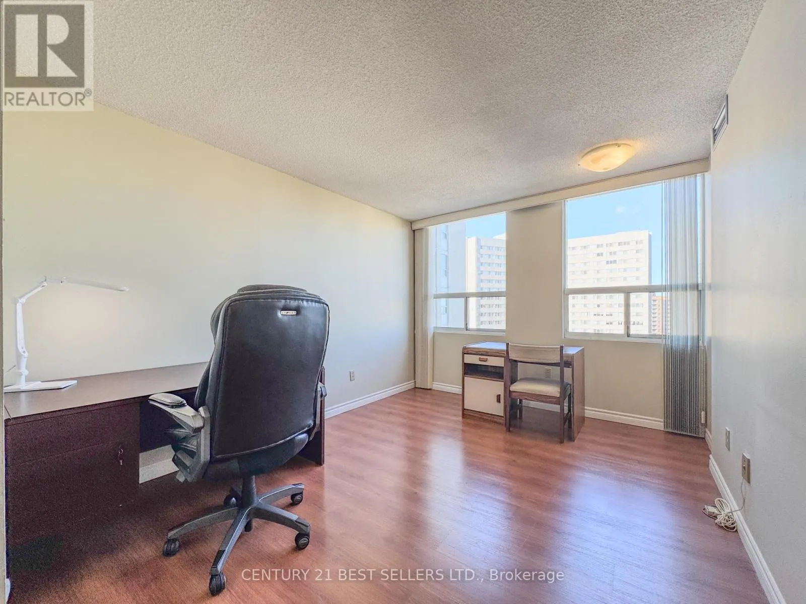 1803 - 3650 KANEFF CRESCENT