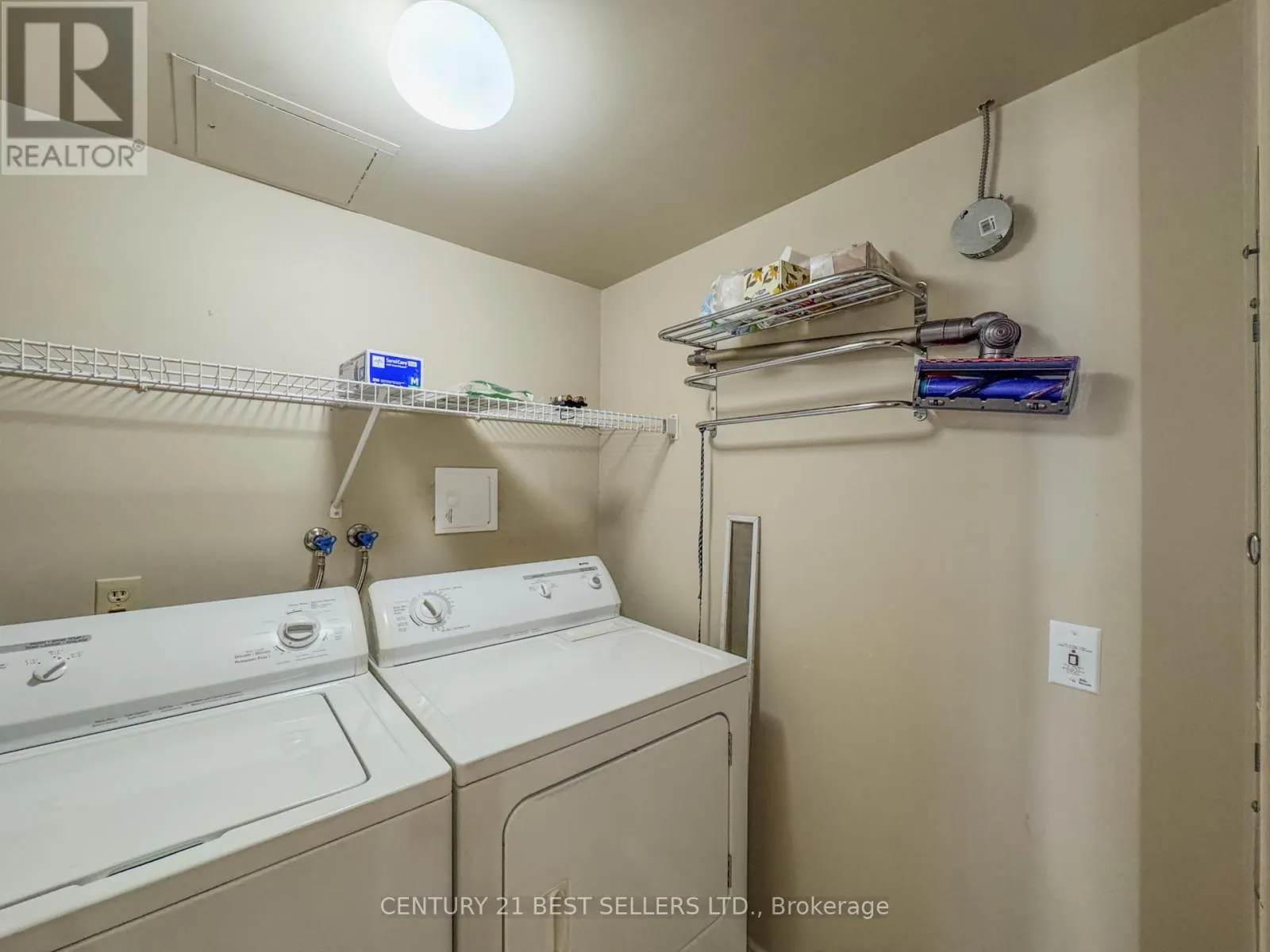 1803 - 3650 KANEFF CRESCENT