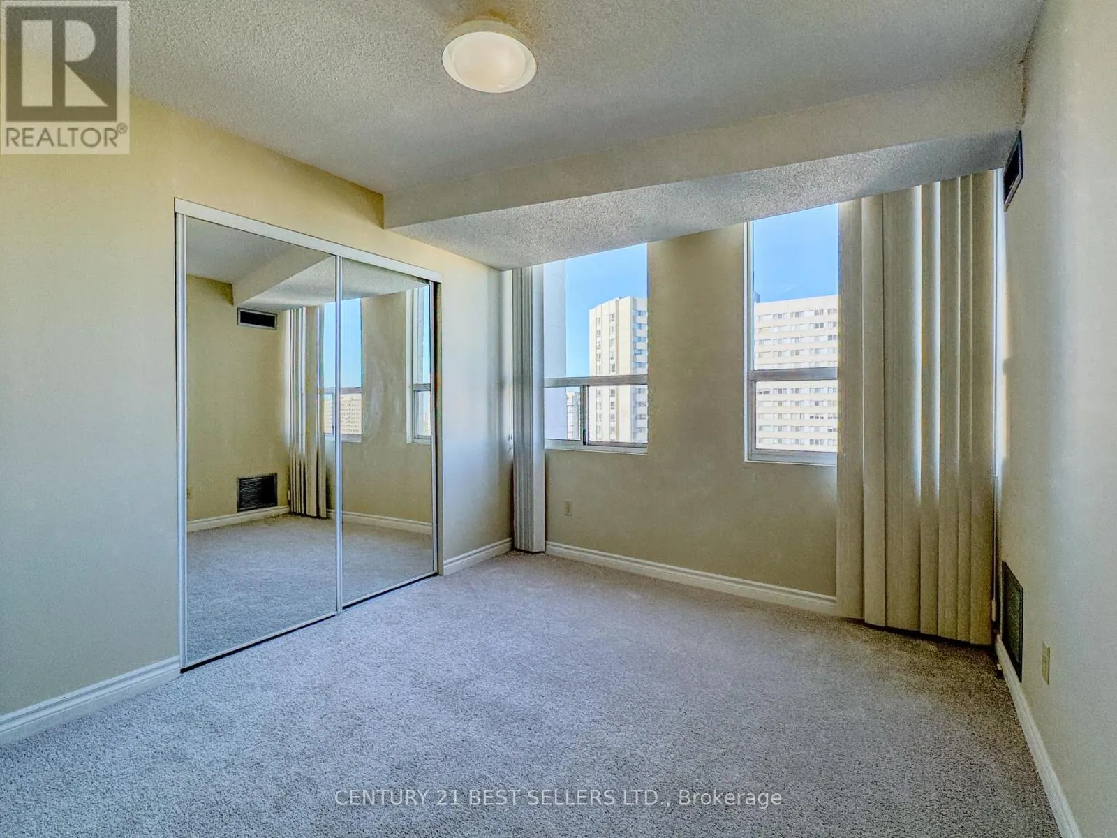 1803 - 3650 KANEFF CRESCENT