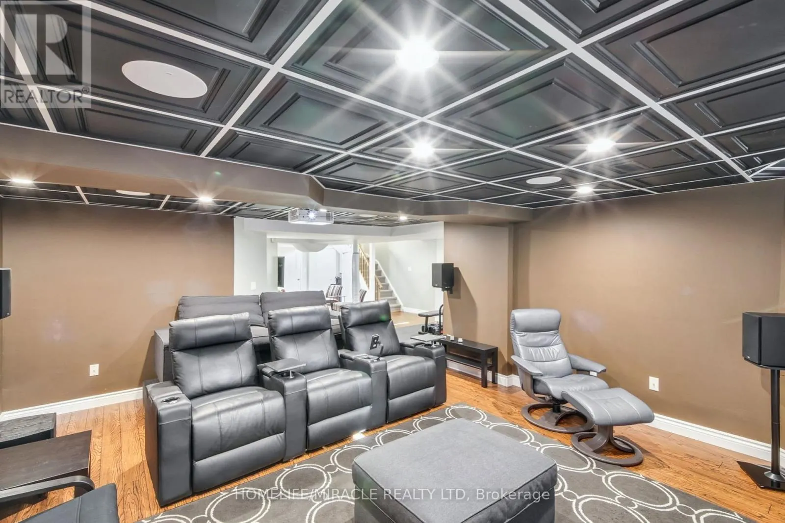 373 TURNBERRY CRESCENT