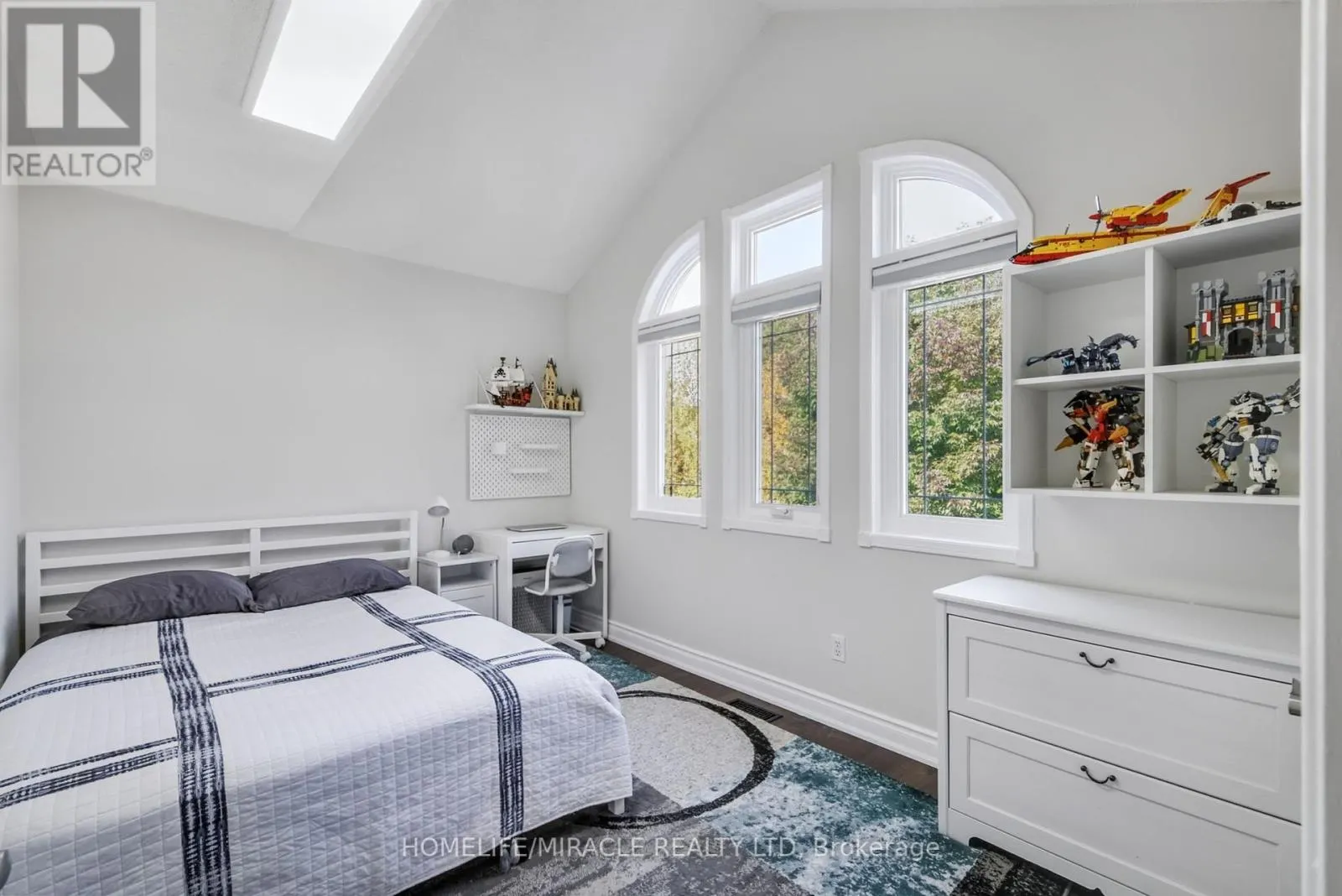 373 TURNBERRY CRESCENT