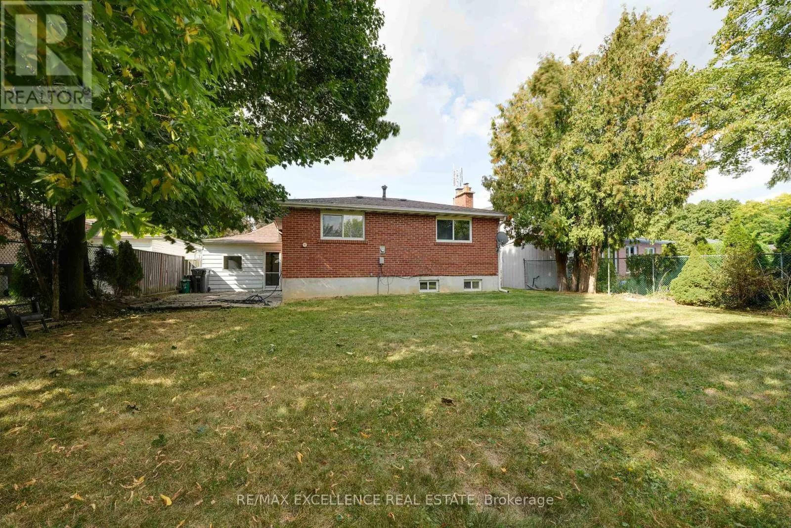 85 WATSON CRESCENT