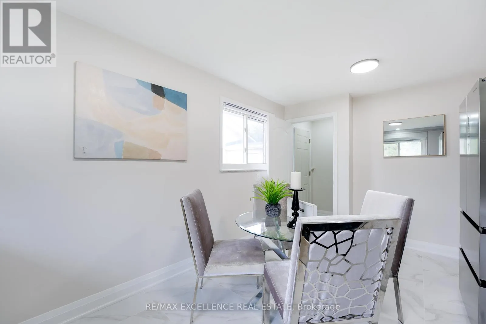 85 WATSON CRESCENT