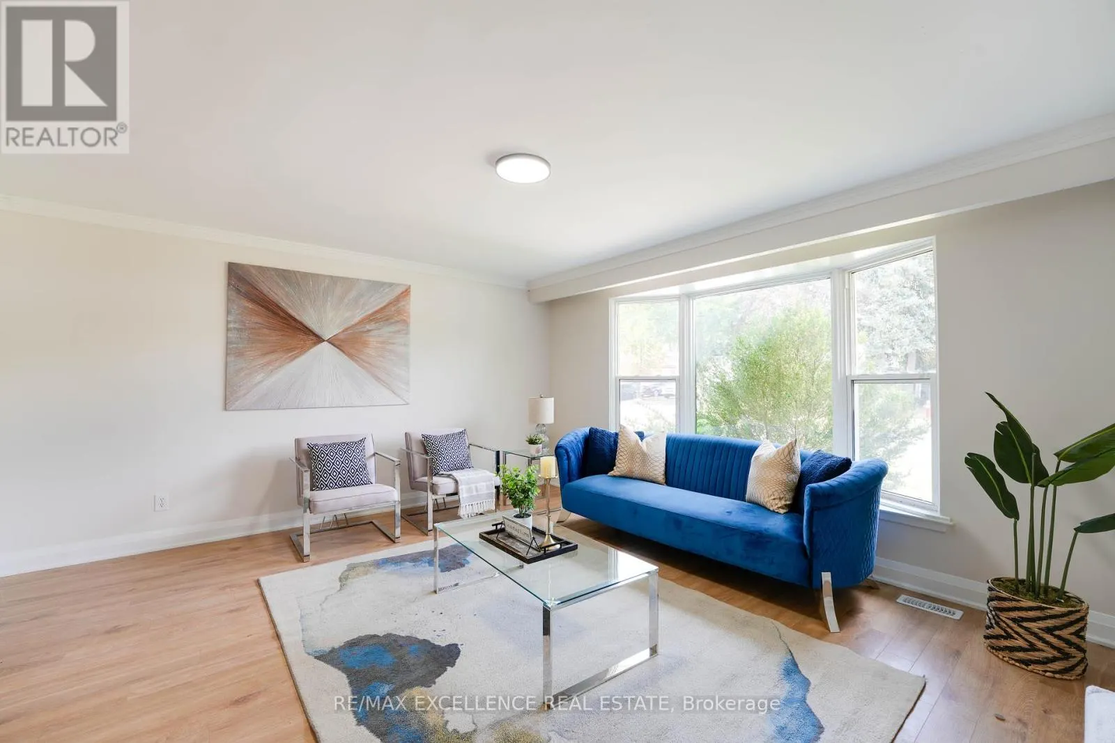 85 WATSON CRESCENT