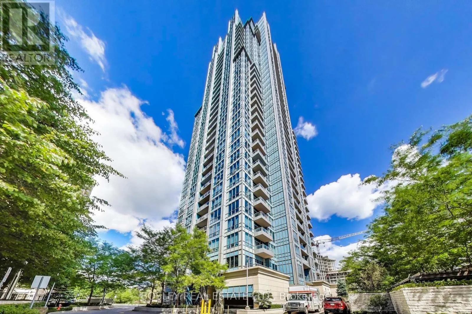 3402 - 15 VIKING LANE