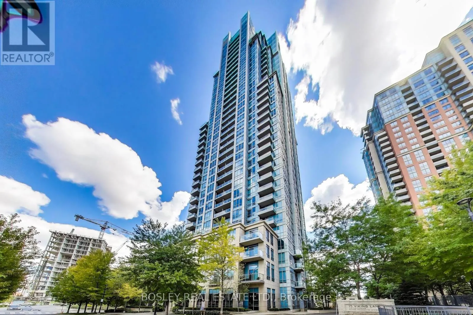 3402 - 15 VIKING LANE