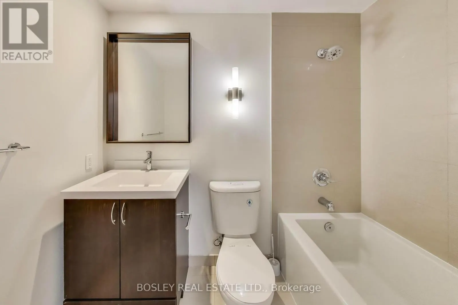 3402 - 15 VIKING LANE