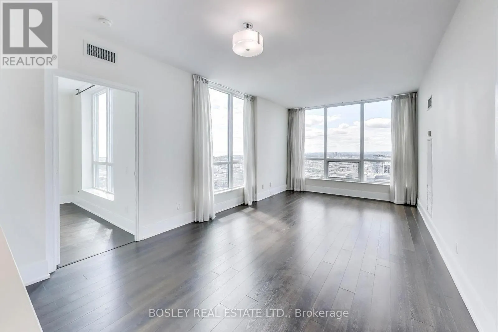 3402 - 15 VIKING LANE